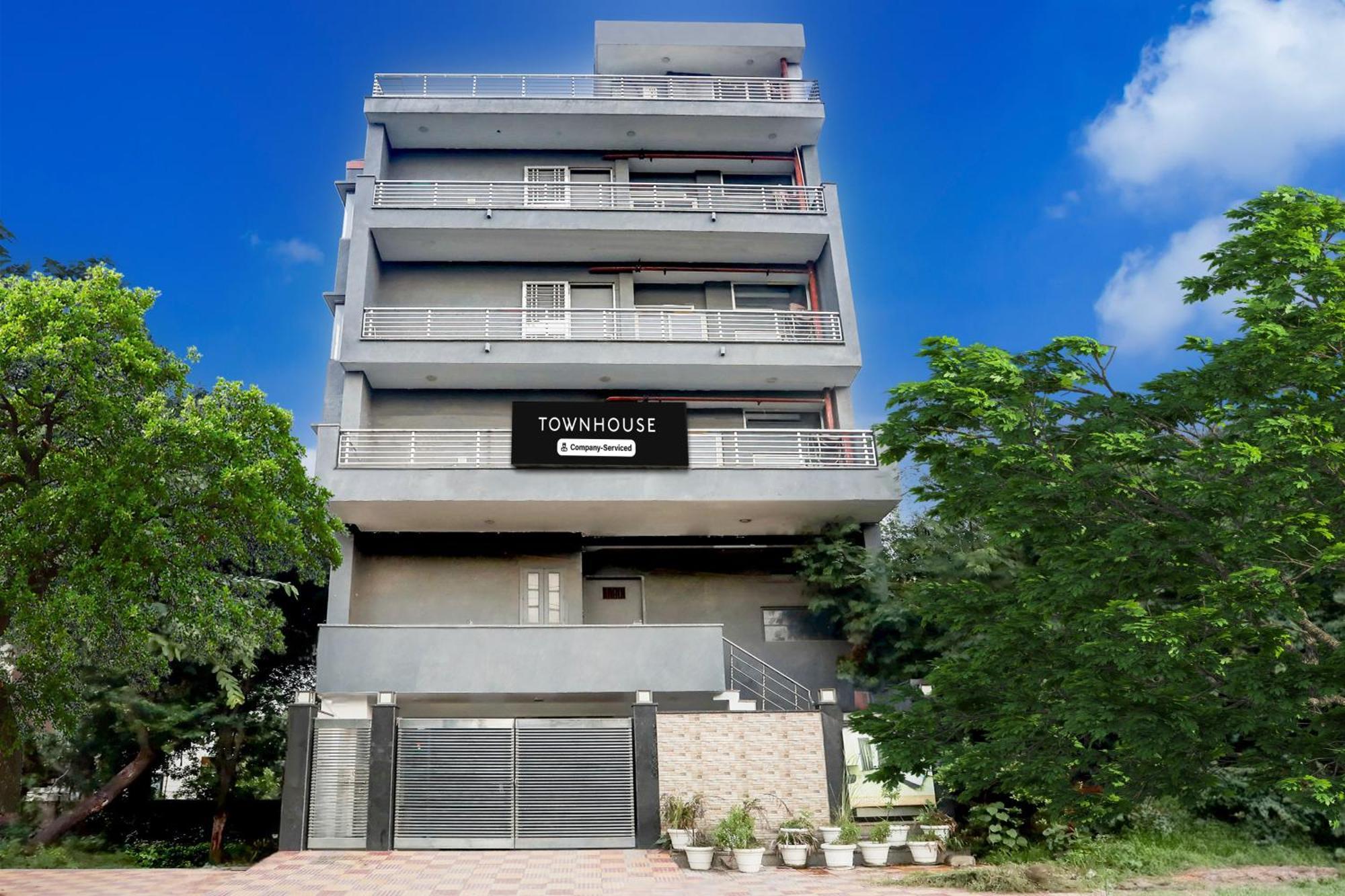 Townhouse Rohini Sector 24 4*